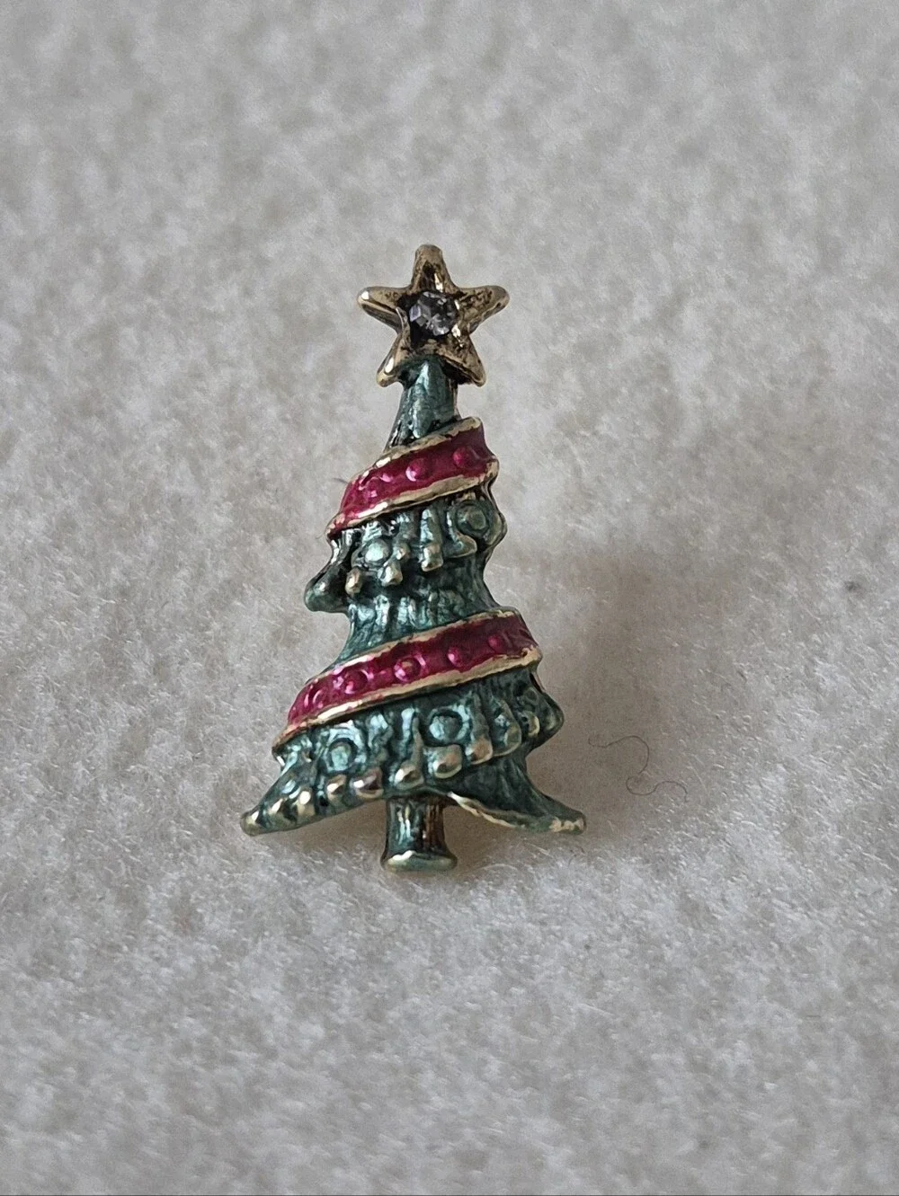 Sarah Coventry Vintage Christmas Tree Enamel And  Rhinestone Lapel Pin